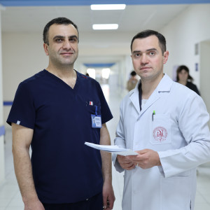 Կատարվել է աջ միզածորանի ստենտավորում, այնուհետև՝ մեկ շաբաթ անց, ուրեթերոռենոսկոպիա